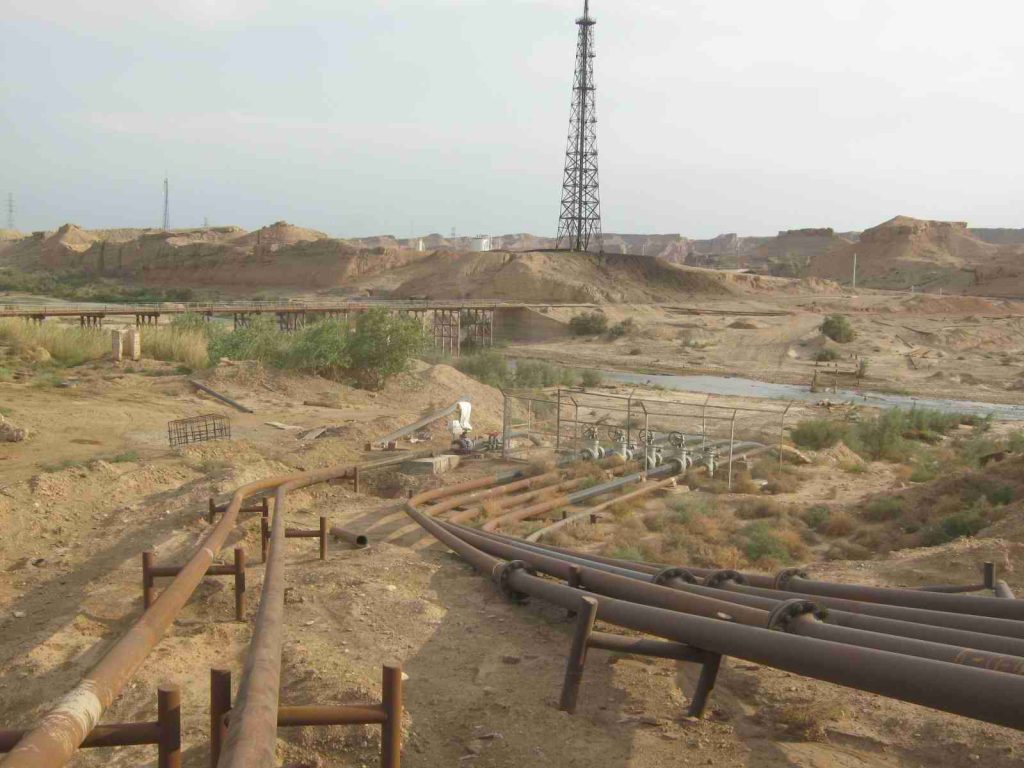اجرای تسهیلات سرچاهی و خط لوله جریانی دهلران